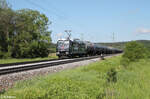 185 614  Erzbergrodeo  zieht mit einem Kesselzug von Eisenach nach Passau bei Pölling. 20.05.24