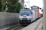 BR 186 534-4 (The Silk Road of Today) von Railpool / Metrans mit Containerzug bei der Durchfahrt HH-Bergedorf in Richtung Bchen. 9.Juli 2025