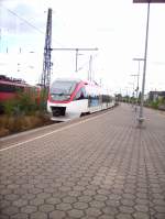 1007-2 fhrt gerade in Neuss HBF mit der S28 Kaarst see ein.01.08.09