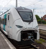 Detailbild des dreiteiligen Siemens Mireo Smart 3464 002 / 3464 202 / 3464 102 (94 80 3464 002-9 D- SIEAG / 94 80 3464 202-5 D-SIEAG /94 80 3464 102-7 D-SIEAG) der Siemens Mobility GmbH, der am 20 Mai 2025 durch den Hauptbahnhof Münster (Westfalen) in nördlicher Richtung fuhr.