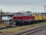 BR 218 139-4 der VEB steht mit einen Bauzug auf Vorfeld Lübeck Hbf. 20.April 2023