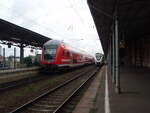 Ein Doppelstock Steuerwagen als RE 50 Leipzig Hbf - Dresden Hbf in Riesa. 18.07.2025