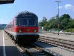 Ein Karlsruher Steuerwagen als RE Lindau - Mnchen Hbf bei der Einfahrt in Kempten (Allgu) Hbf. 30.07.2006