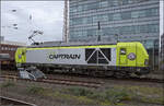 248 037 von Captrain bringt einige Blechrollen nordw�rts. Duisburg, Februar 2026.