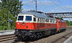 DB Cargo AG, Mainz [D] mit ihren   232 401-0  (NVR:  92 80 1232 401-0 D-DB ) am Haken von  152 067-5  [NVR-Nummer: 91 80 6152 067-5 D-DB] am 12.05.25 Höhe Bahnhof Saarmund.