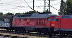 DB Cargo AG, Mainz [D] mit ihrer Ludmilla  232 589-2  (NVR:  92 80 1232 589-2 D-DB ) am Haken von  185 214-4  + gemischtem Güterzug am Haken am 09.08.25 Höhe Bahnhof Magdeburg Hbf.