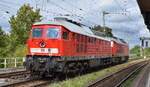 DB Cargo AG, Mainz [D] mit ihren zwei Ludmilla Loks  232 469-7  (NVR:  92 80 1232 469-7 D-DB ) am Haken von  233 285-6 (NVR:  92 80 1233 285-6 D-DB ) am 18.09.25 Höhe Bahnhof Magdeburg-Neustadt.