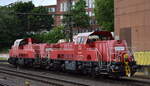 DB Cargo AG, Mainz [D] mit ihren Voith Gravita 10 BB  261 077-2  (NVR:  92 80 1261 077-2 D-DB 9 +  261 021-0  (NVR:  92 80 1261 021-0 D-DB ) Richtung Maschen am 27.05.25 Höhe Bahnhof Hamburg-Harburg.