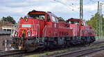 DB Cargo AG, Mainz mit den beiden Voith Gravita 10 BB Lok '261 100-2' (NVR: '92 80 1261 100-2 D-DB') + '261 022-8' (NVR: '92 80 1261 022-8 D-DB') am 18.09.25 Höhe Bahnhof Magdeburg-Neustadt.