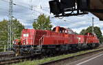 DB Cargo AG, Mainz mit den beiden Voith Gravita 10 BB Lok '261 043-4' (NVR: '92 80 1261 043-4 D-DB') am Haken von '261 100-2' (NVR: '92 80 1261 100-2 D-DB') am 18.09.25 Höhe Bahnhof Magdeburg-Neustadt.