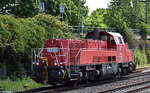 DB Cargo AG, Mainz [D] mit ihrer Voith Gravita 15L BB Lok  265 010-9   (NVR:  92 80 1265 010-9 D-DB ) am 20.05.25 Höhe Bahnhof Hamburg-Harburg.