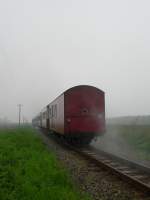 MIR gefllt das Bild! Und das ist eigentlich das Diskussionsthema: Kann der Betrachter aus dem nur 20 x 30 cm2 grossen/(kleinen) Bild das hnliche erleben wie ich als Fotograf, der vor, whrend und nach der Aufnahme weit ber den Bildrand hinaus und mit allen Sinnen die Szenerie erlebte? 

