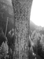 Kleiner Versuch an einem Viadukt an der Albulabahn.