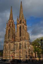 Elisabethkirche IIa: Mein Vorschlag drfte, leicht entzerrt, wegen der vergrerten Brennweite nunmehr eher 50-mm-Feeling verbreiten. Erklrung bitte beim Original (Elisabethkirche II) lesen.