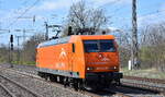 ArcelorMittal Eisenhüttenstadt Transport GmbH, Eisenhüttenstadt [D] mit ihrer  145-CL 001  NVR-Nummer: 91 80 6145 081-6 D-EKO] am 10.04.25 Höhe Bahnhof Saarmund. 