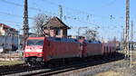 DB Cargo AG, Mainz [D] mit der Doppeltraktion 152 113-7  [NVR-Nummer: 91 80 6152 113-7 D-DB] +  152 085-7  [NVR-Nummer: 91 80 6152 085-7 D-DB] mit dem Erzzug aus Hamburg Richtung Ziltendorf EKO am 04.03.25 Höhe Bahnhof Frankfurt (Oder).