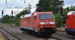 DB Cargo AG, Mainz [D] mit ihrer  152 164-0  [NVR-Nummer: 91 80 6152 164-0 D-DB] am 09.07.25 Höhe Bahnhof Saarmund.
