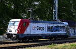 LOCON LOGISTIK & CONSULTING AG, Berlin [D] mit ihrer  187 086  [NVR-Nummer: 91 80 6187 086-4 D-LOCON] am 30.07.25 Höhe Bahnhof Ruhland auf dem Weg einen Containerzug vom BASF Werk Schwarzheide zu übernehmen.