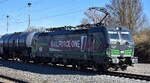 Rail Force One B.V., Rotterdam [NL] mit der geleasten ELL Vectron '193 947' [NVR-Nummer: 91 80 6193 947-9 D-ELOC] und einem Kesselwagenzug (Ethanol) am 02.03.26 Höhe Bahnhof Lutherstadt Wittenberg Hbf.