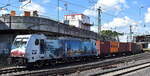 METRANS Rail s.r.o., Praha [CZ]  mit ihrer  386 020-2  [NVR-Nummer: 91 54 7386 020-2 CZ-MT] verlässt mit einem Containerzug den Hamburger Hafen am 20.05.25 Höhe Bahnhof Hamburg-Harburg.
