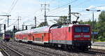 DB Regio AG - Region Nordost, Fahrzeugnutzer: Regionalbereich Mecklenburg-Vorpommern, Schwerin mit ihrer  114 114  (NVR:  91 80 6112 114-4 D-DB ) und DB Regio Doppelstocksteuerwageneinheit auf Dienstfahrt am 01.09.25 Höhe Bahnhof Schönefeld b. Berlin.