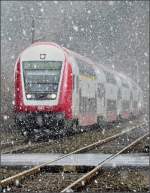 Steuerwagen 011 durchfhrt whrend einer krftige Schneeschauer die Ortschaft Enscherange. 24.03.08 (Jeanny)