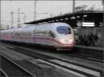Ein ICE 3 durchfhrt am Abend des 08.11.08 den Bahnhof Kln Messe/Deutz. (Jeanny)