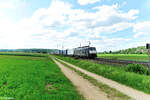 ES64 F4 024 alias 189 924 zieht kurz vor Treuchtlingen ein Wechselpritschenzug gen Süden. 28.05.24