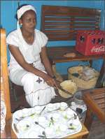 Das  Bordrestaurant  im hlzernen 3.Klasse Wagen mit offenem Holzkohlengrill zum rsten der Kaffeebohnen. (28.10.2008)