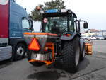 (271'773) - Planzer, Dietikon - Nr. 62.610/BE 2296 - Massey-Ferguson am 8. Februar 2025 in Kallnach, Car-Terminal Marti