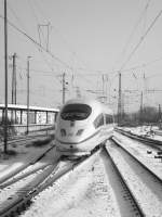 Bei guten Pistenverhltnissen macht sich dieser ICE 3 auf in Richtung Mannheim.Fahrtziel ist Dortmund.Karlsruhe Hbf(Martin)