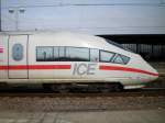 Hier die schnittige Seitenlinie des ICE 3.(Martin)