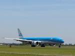 KLM PH-BVS Boeing 777-306ER. Erstflug dieses Flugzeugs war am 03-02-2017. Flughafen Amsterdam Schiphol, Niederlande. Vijfhuizen 12-05-2024.

KLM PH-BVS Boeing 777-306ER. Eerste vlucht van dit vliegtuig 03-02-2017. Polderbaan luchthaven Schiphol. Vijfhuizen 12-05-2024.
