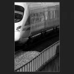 In Werbefotos sind die Zge gerne auf diese Weise angeschnitten. Man erkennt eindeutig um was es sich handelt, muss es aber im Kopf ergnzen. (Matthias)