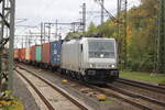 BR 186 150-9 von Akiem mit Containern durch HH-Harburg Richtung Hafen. 9.Oktober 2025