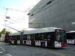 (242'351) - TPF Fribourg - Nr. 532 - Hess/Hess Gelenktrolleybus am 10. November 2002 in Fribourg, Rue Pierre-Kaelin