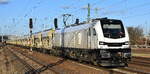 HHPI - Heavy Haul Power International GmbH, Erfurt [D] mit ihrer Eurodual Lok '159 455-5' [NVR-Nummer: 90 80 2159 455-5 D-HHPI] und einem Schüttgutwagenzug (leer) am 17.03.26 Höhe Bahnhof Schönefeld bei Berlin.