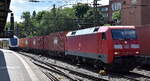 DB Cargo AG, Mainz [D] mit ihrer  152 163-2  [NVR-Nummer: 91 80 6152 163-2 D-DB] und einem Containerzug Richtung Hamburger Hafen am 20.05.25 Höhe Bahnhof Hamburg-Harburg. 