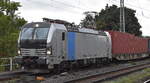 boxXpress.de GmbH, Hamburg [D] mit der geleasten Railpool Vectron  7193 199  [NVR-Nummer: 91 80 7193 199-5 D-Rpool] und einem Containerzug am 11.09.25 Höhe Bahnhof Magdeburg-Neustadt.