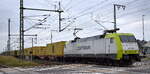 ITL - Eisenbahngesellschaft mbH, Dresden [D] mit ihrer  152 197-0  [NVR-Nummber: 91 80 6152 197-0 D-ITL] und einem Containerzug am 01.10.25 Höhe Bahnübergang Rodleben.