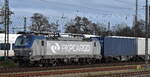PKP CARGO S.A., Warszawa [PL] mit ihrer  EU46-501  [NVR-Nummer: 91 51 5370 013-2 PL-PKPC] und einem Containerzug aus Polen kommend am 01.12.25 Höhe Bahnhof Frankfurt/Oder.