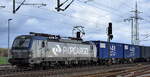 PKP CARGO S.A., Warszawa [PL] mit ihrer Vectron  EU46-504  [NVR-Nummer: 91 51 5370 016-5 PL-PKPC] und einem Containerzug am 24.02.26 Höhe Bahnhof Rodleben.