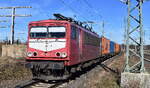 TRIANGULA Logistik GmbH, Gelenau/Erzgebirge mit der angemieteten MAED - Maik Ampft Eisenbahndienstleistungen Lok '155 183-7' [NVR-Nummer: 91 80 6155 183-7 D-MAED] und eiem Containerzug am 02.03.26 Durchfahrt Bahnhof Lutherstadt Wittenberg Hbf.