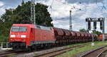 DB Cargo AG, Mainz [D] mit ihrer  152 044-4  [NVR-Nummer: 91 80 6152 044-4 D-DB] und einem gemischten Güterzug am 01.08.25 Höhe Bahnhof Magdeburg-Neustadt.