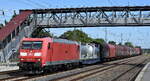 DB Cargo AG, Mainz [D] mit ihrer  185 064-3  [NVR-Nummer: 91 80 6185 064-3 D-DB] und einem gemischten Güterzug Richtung Rbf. Seddin am 12.08.25 Höhe Bahnhof Saarmund.