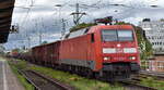 DB Cargo AG, Mainz [D] mit ihrer  152 061-8  [NVR-Nummer: 91 80 6152 061-8 D-DB] und einem gemischten Güterzug am 11.09.25 Höhe Bahnhof Magdeburg-Neustadt. 