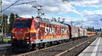 DB Cargo AG, Mainz [D] mit ihrer '185 077-5' [NVR-Nummer: 91 80 6185 077-5 D-DB] und einem gemischtem Güterzug am 23.09.25 Durchfahrt Bahnhof Roßlau (Elbe).