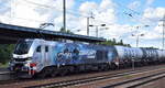 BSAS EisenbahnVerkehrs GmbH & Co. KG, Mülsen [D] mit der geleasten ELP Eurodual Lok  159 208  [NVR-Nummer: 90 80 2159 208-8 D-ELP] und einem Kesselwagenzug (für Dieselkraftstoff) am 04.08.25 Durchfahrt Bahnhof Schönefeld bei Berlin.
