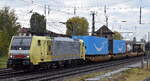 Rail Force One B.V., Rotterdam [NL] mit der geleasten BRCE Dispolok  ES 64 F4-205  [NVR-Nummer: 91 80 6189 205-8 D-DISPO] und KLV-Zug Richtung Polen am 15.10.25 Höhe Bahnhof Frankfurt/Oder.