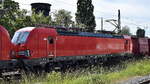 DB Cargo AG, Mainz [D] mit der Doppeltraktion  193 033  [NVR-Nummer: 91 80 6193 033-8 D-DB] +  193 034  [NVR-Nummer: 91 80 6193 034-6 D-DB] und dem Erzzug aus Hamburg Richtung Ziltendorf EKO am 21.05.25 Höhe Bahnhof Frankfurt/Oder.